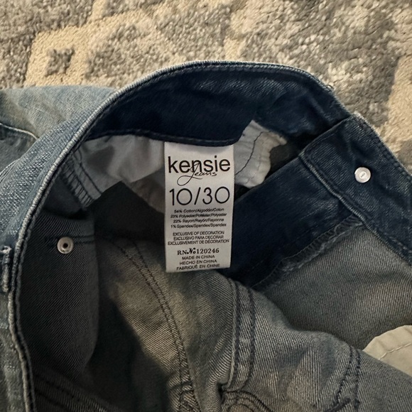 Kensie Raw Hem  Distressed Jeans | 10 / 30 - Picture 3 of 3